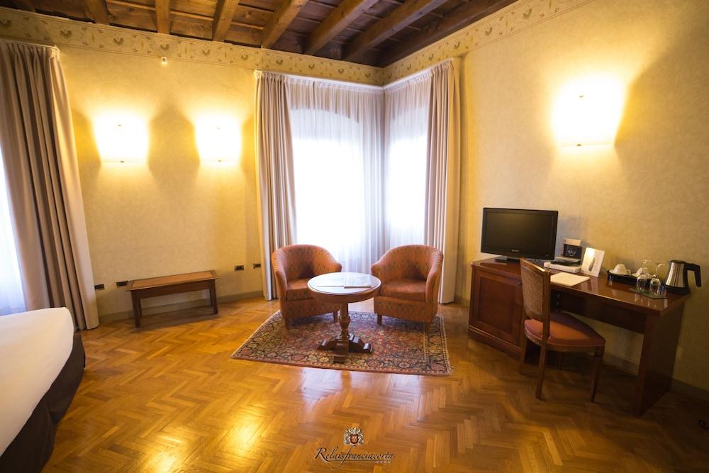 Relaisfranciacorta 4*